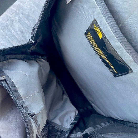 The North Face Jester Black Laptop Padded Shoulder Strap Backpack - Picture 4 of 5